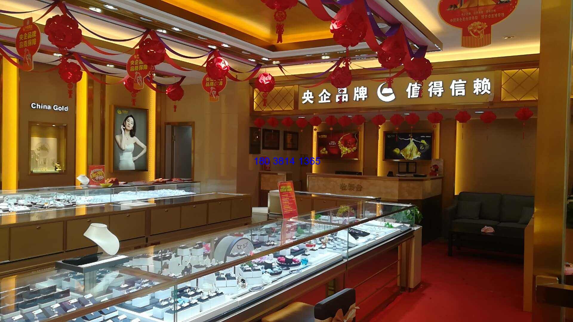 LED透明屏走進(jìn)中國(guó)黃金旗艦店