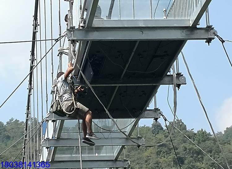 玻璃棧道互動特效玻璃屏幕